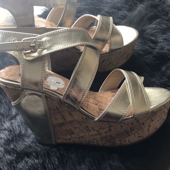 Gold Guess Wedges - Picture 2 of 3